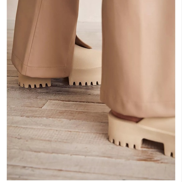 Jeffrey Campbell Beige Clogge in Sea Salt - Picture 2 of 9